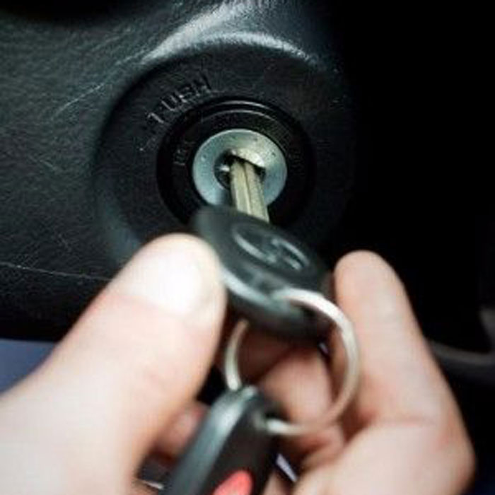 Why Would You Need A Pro For Car Key Extraction